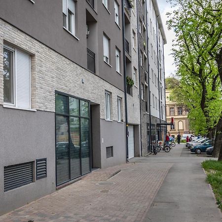 Black & White Apartment Суботица Экстерьер фото