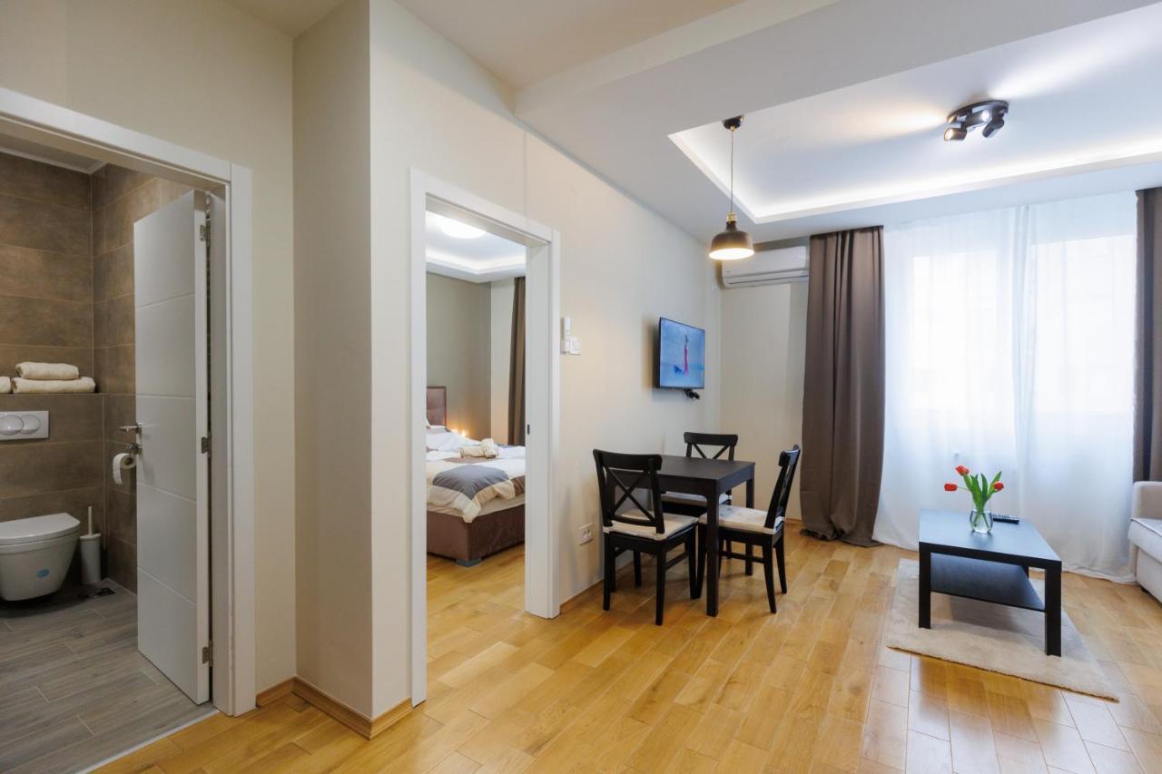 Black & White Apartment Суботица Экстерьер фото