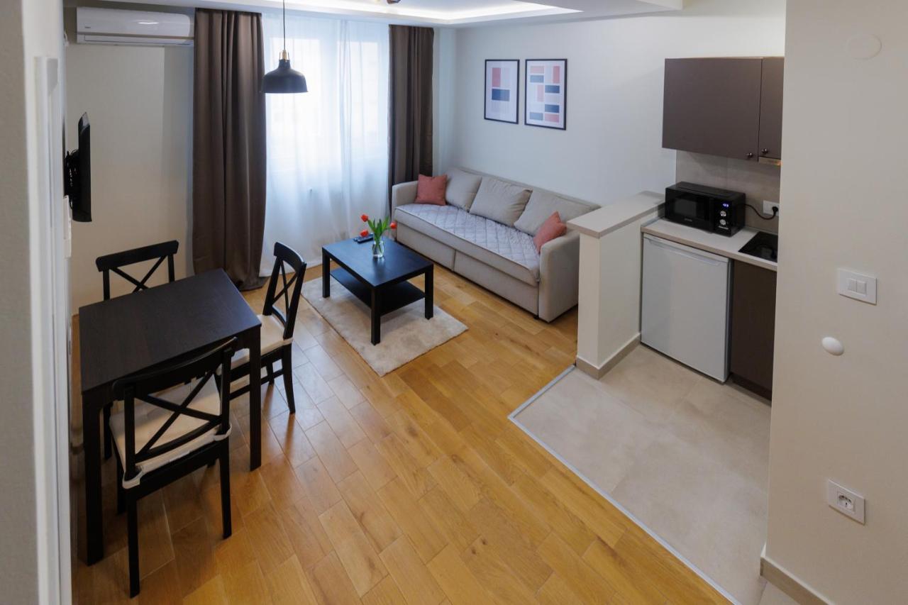 Black & White Apartment Суботица Экстерьер фото