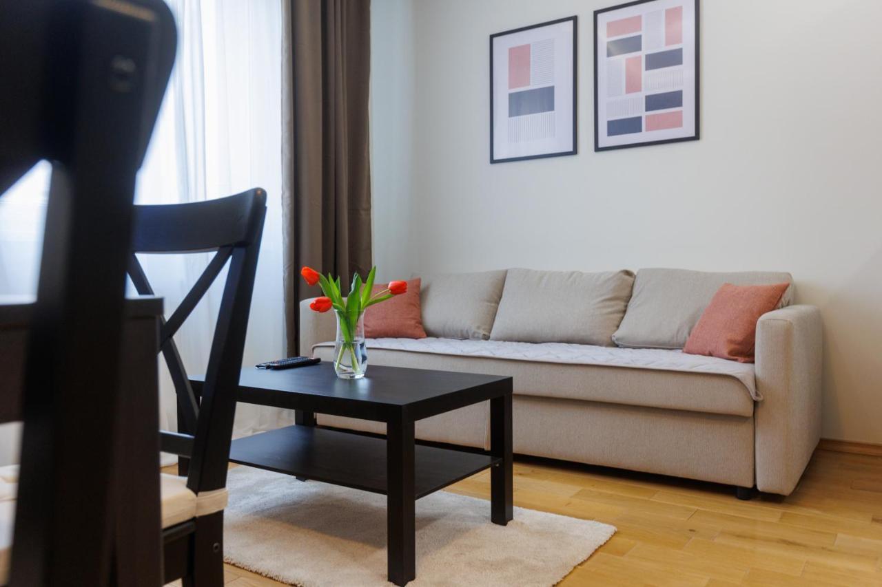 Black & White Apartment Суботица Экстерьер фото