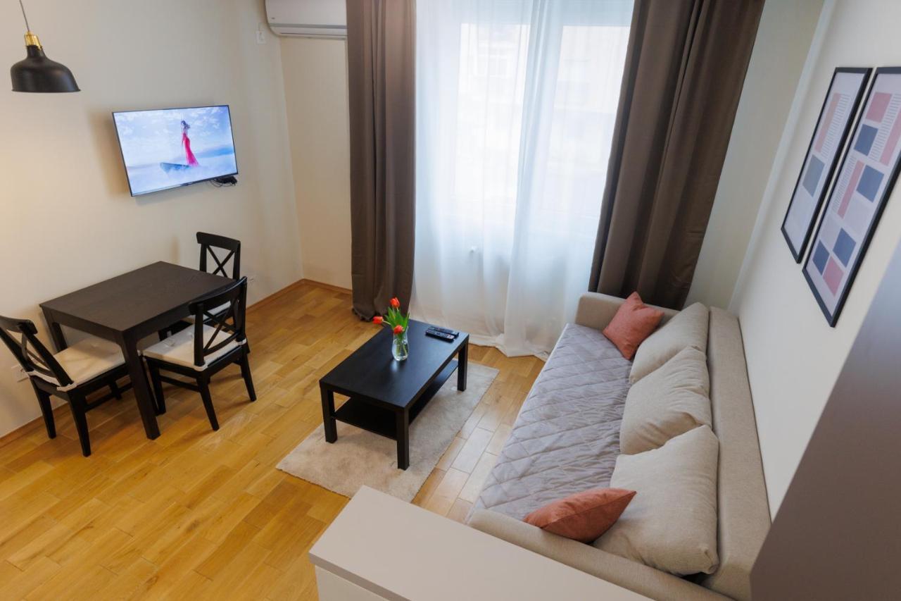Black & White Apartment Суботица Экстерьер фото